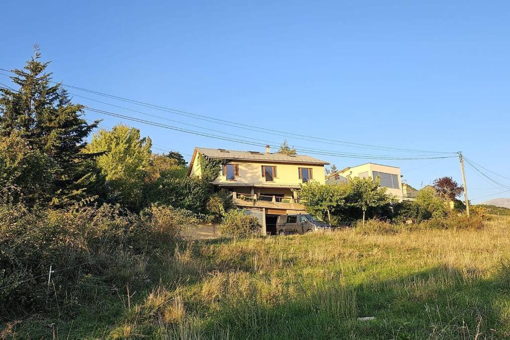 Le Cosy Du Plongeoir - T2 Neuf Avec Vue Sur Le Lac De Serre Poncon Et Grande Terrasse Avec Jardin Savines-le-Lac Exterior foto