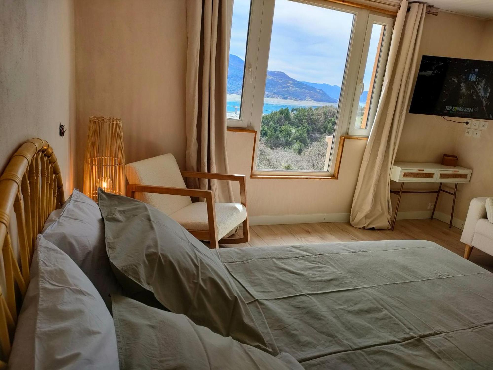 Le Cosy Du Plongeoir - T2 Neuf Avec Vue Sur Le Lac De Serre Poncon Et Grande Terrasse Avec Jardin Savines-le-Lac Exterior foto