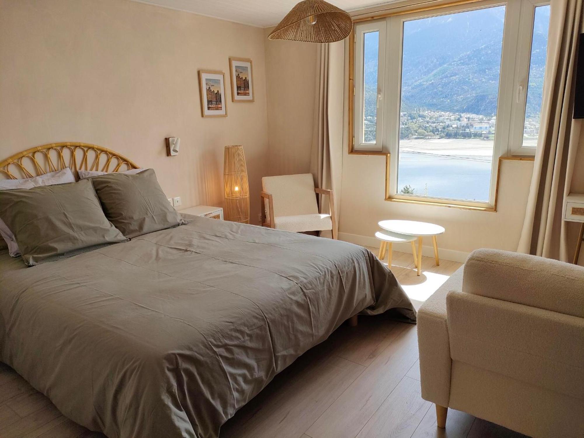 Le Cosy Du Plongeoir - T2 Neuf Avec Vue Sur Le Lac De Serre Poncon Et Grande Terrasse Avec Jardin Savines-le-Lac Exterior foto