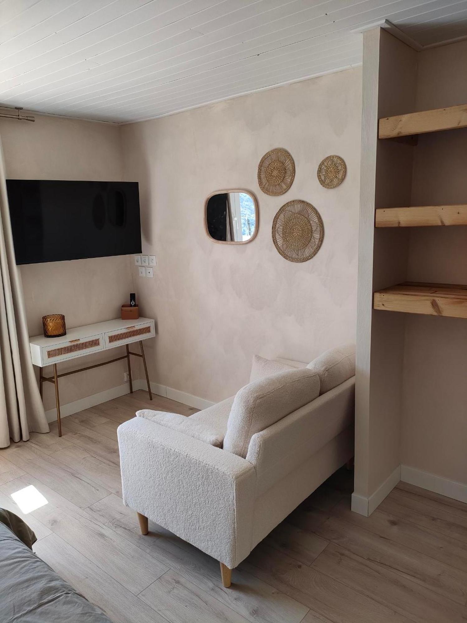 Le Cosy Du Plongeoir - T2 Neuf Avec Vue Sur Le Lac De Serre Poncon Et Grande Terrasse Avec Jardin Savines-le-Lac Exterior foto
