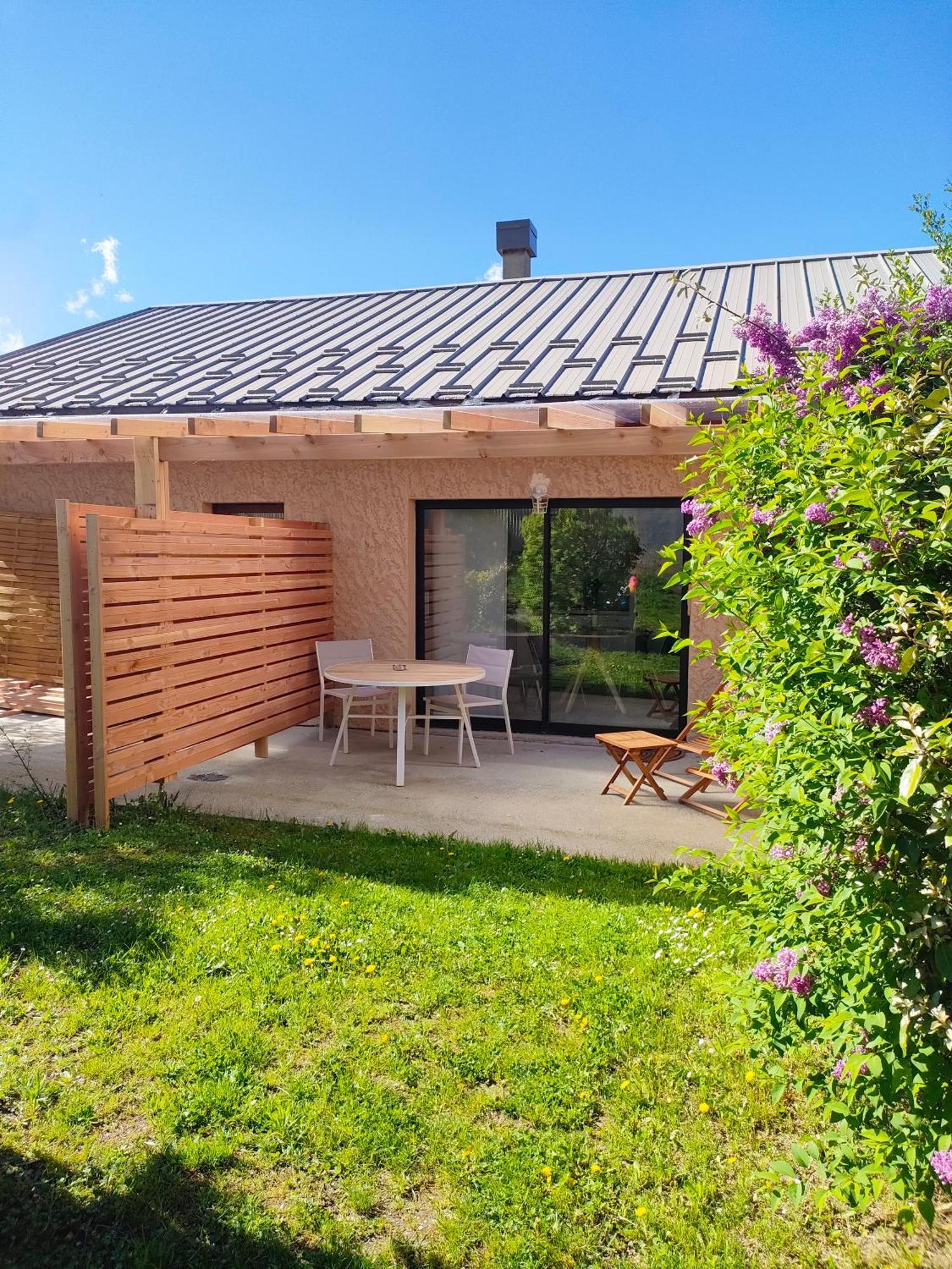Le Cosy Du Plongeoir - T2 Neuf Avec Vue Sur Le Lac De Serre Poncon Et Grande Terrasse Avec Jardin Savines-le-Lac Exterior foto