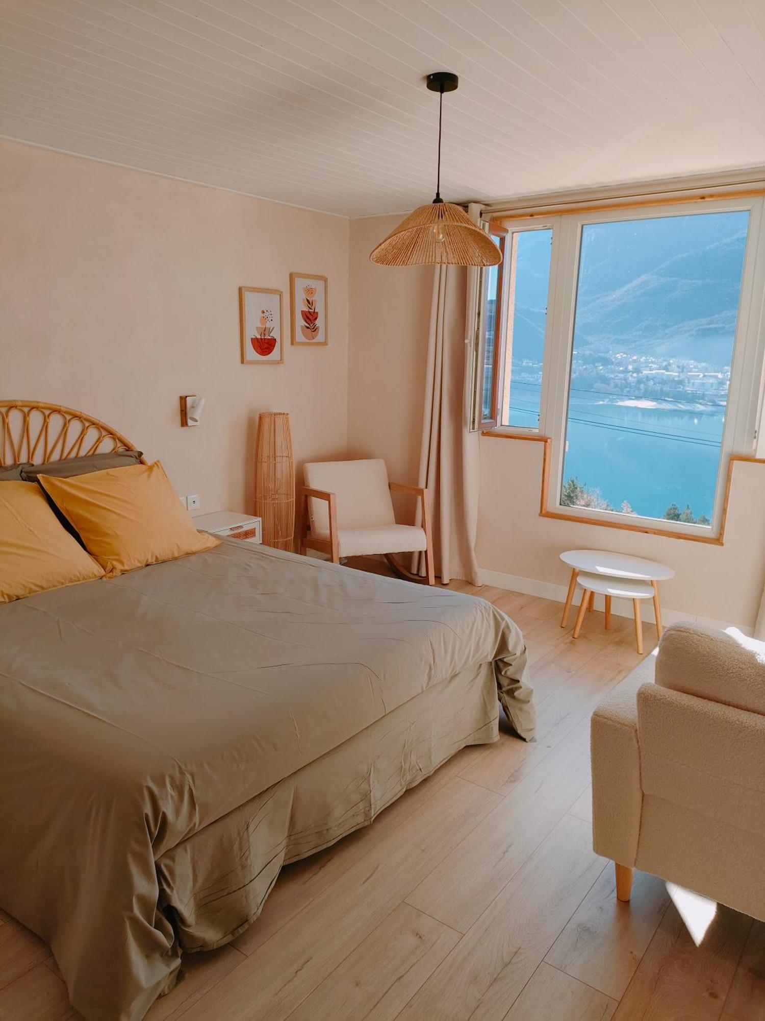 Le Cosy Du Plongeoir - T2 Neuf Avec Vue Sur Le Lac De Serre Poncon Et Grande Terrasse Avec Jardin Savines-le-Lac Exterior foto
